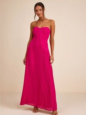 Lulus NWT size Small Narasha Fuchsia Pleated Strapless Maxi Dress